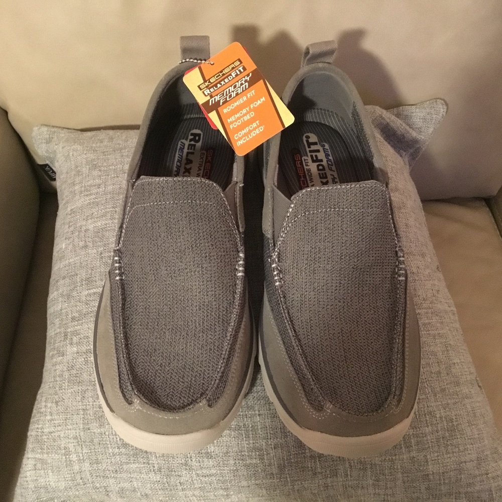 NWT Skechers extra wide fit  relaxed fit memory foam shoes